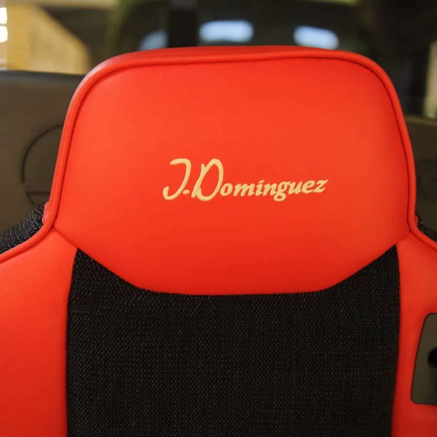 Butaca con el logotipo de J. Domínguez